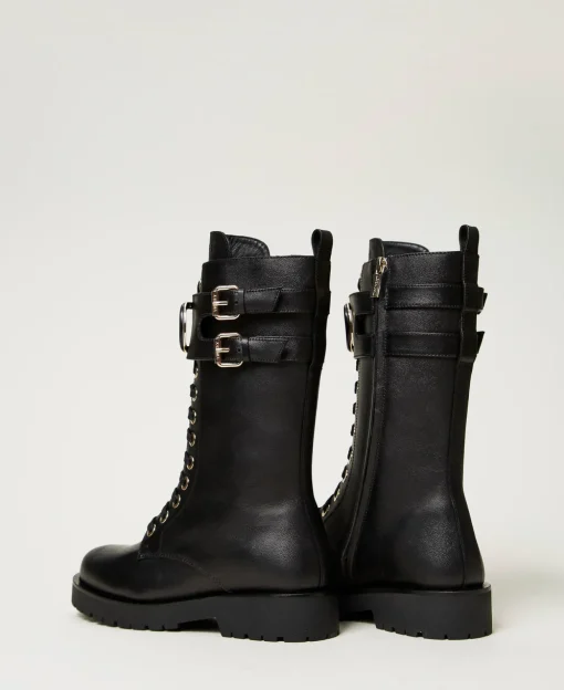 Anfibi Alti In Pelle Con Oval T