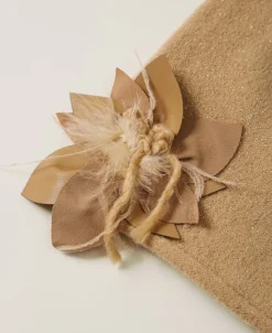 Berretto In Maglia Con Spilla A Fiore
