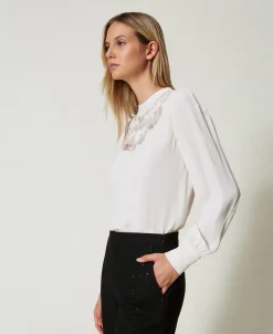 Blusa In Crêpe Con Ricamo Floreale
