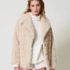 Cappotto Corto In Faux Fur Con Oval T