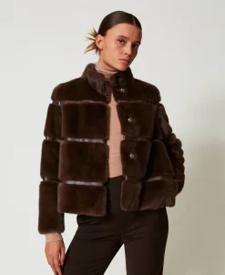 Cappotto Corto In Faux Fur Con Intarsi