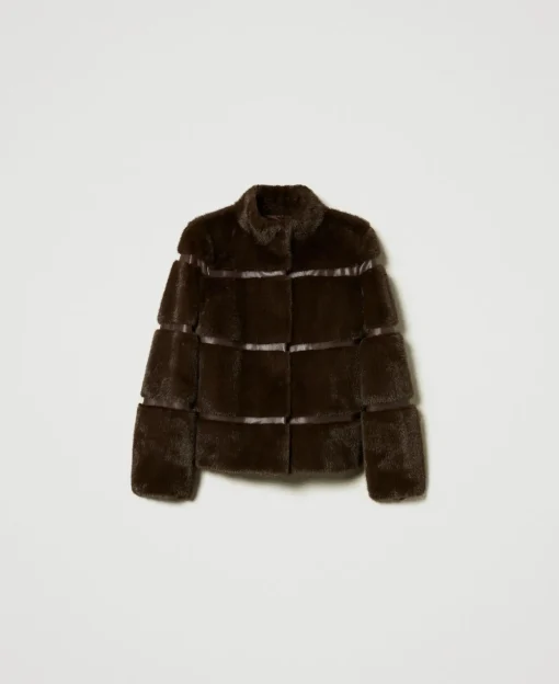 Cappotto Corto In Faux Fur Con Intarsi
