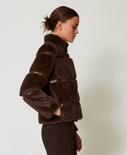 Cappotto Corto In Faux Fur Con Intarsi