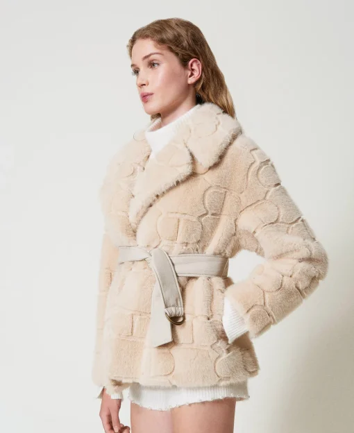 Cappotto Corto In Faux Fur Con Oval T