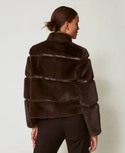 Cappotto Corto In Faux Fur Con Intarsi