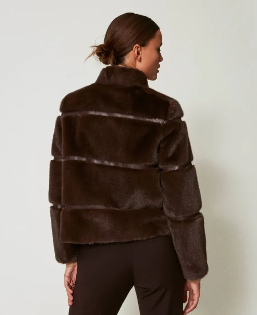 Cappotto Corto In Faux Fur Con Intarsi