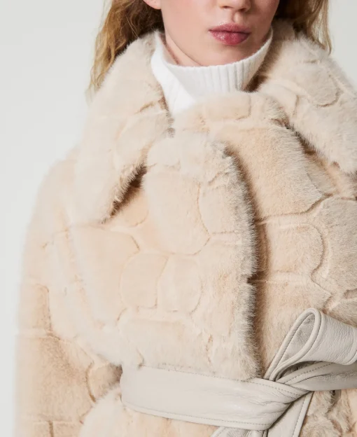 Cappotto Corto In Faux Fur Con Oval T