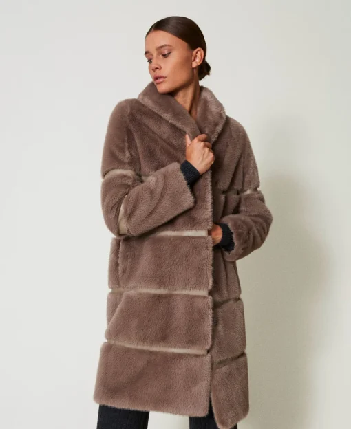 Cappotto In Faux Fur Con Intarsi