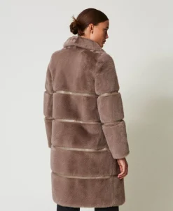 Cappotto In Faux Fur Con Intarsi