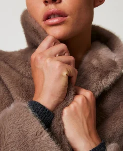 Cappotto In Faux Fur Con Intarsi