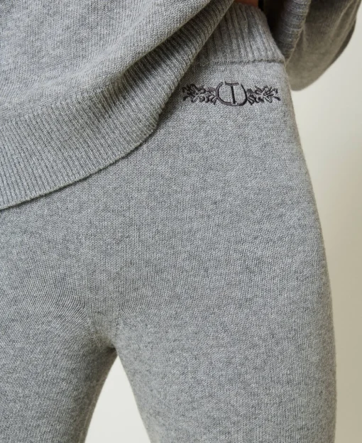 Joggers In Maglia Misto Lana Con Logo Ricamato