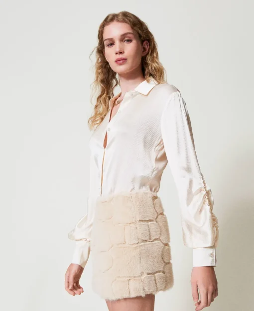 Minigonna In Faux Fur Con Oval T