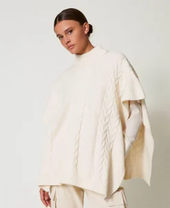 Poncho In Maglia Con Trecce