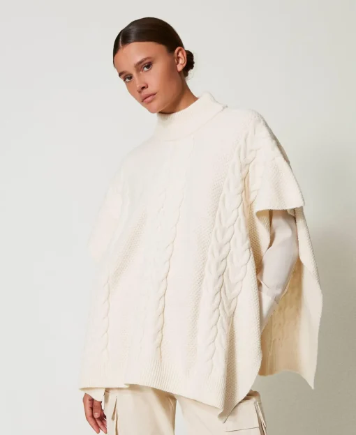 Poncho In Maglia Con Trecce