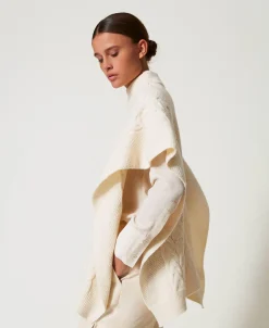 Poncho In Maglia Con Trecce