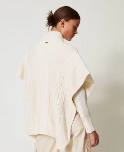 Poncho In Maglia Con Trecce