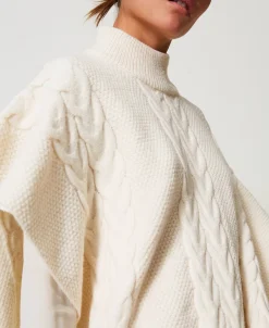 Poncho In Maglia Con Trecce