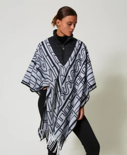 Poncho Jacquard Con Logo