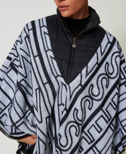 Poncho Jacquard Con Logo