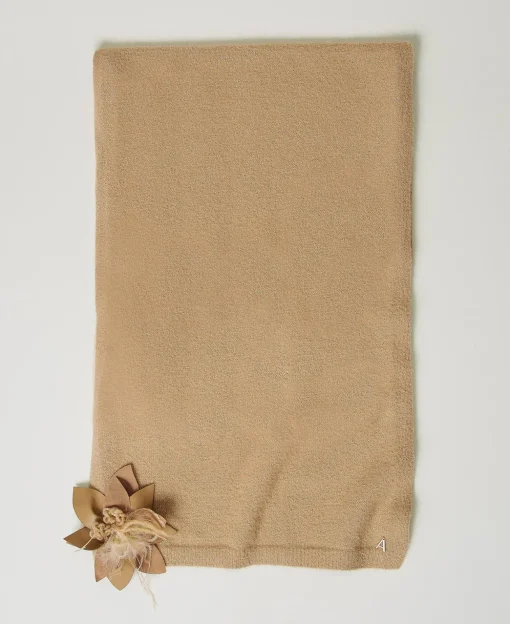 Sciarpa In Maglia Con Spilla A Fiore