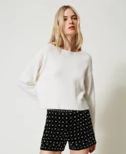 Shorts In Velluto Ricamato