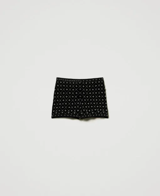 Shorts In Velluto Ricamato
