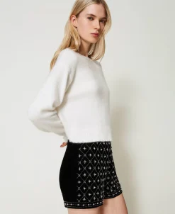Shorts In Velluto Ricamato