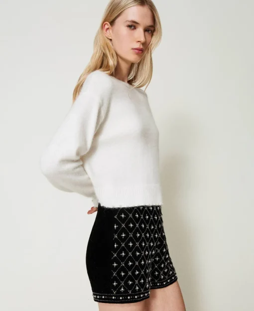 Shorts In Velluto Ricamato
