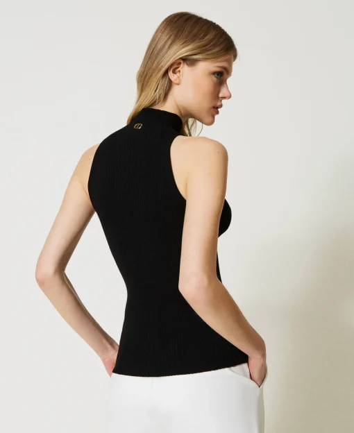 Top In Maglia A Righe Con Spilla