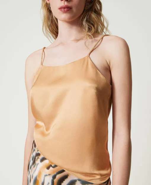 Top In Raso Con Scollo Dritto