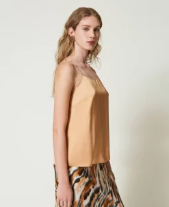 Top In Raso Con Scollo Dritto
