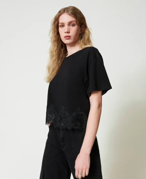 T-shirt Cropped Con Pizzo Macramè
